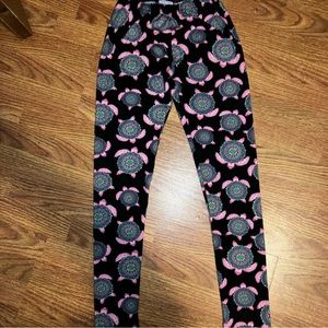 Leggings by Simply Southern *so cute 🐢 NWOT